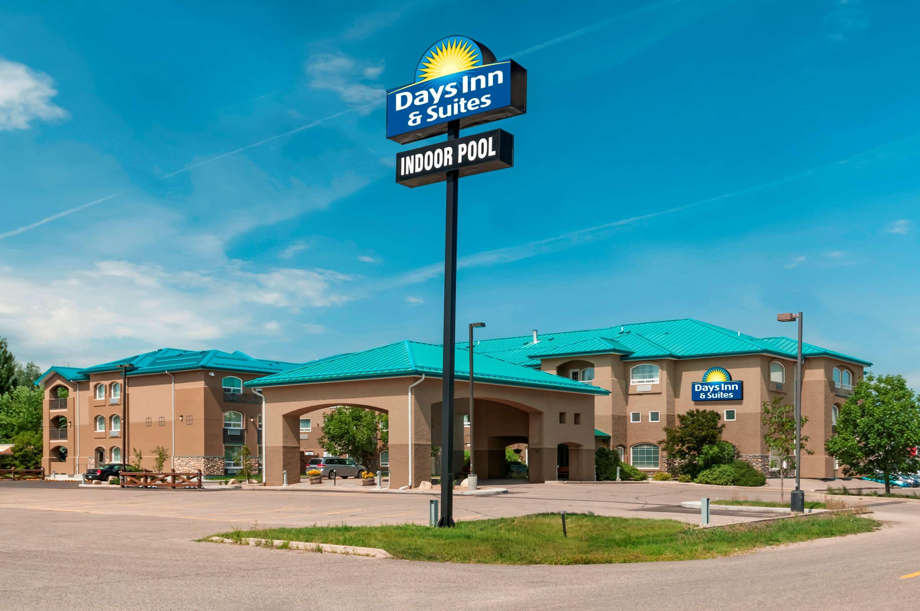 Days Inn & Suites By Wyndham Brandon Kültér fotó